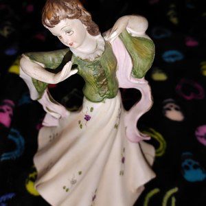Dancing Lady Music Box